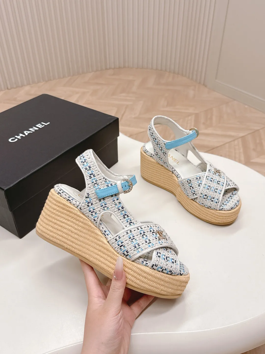 👟👟Ex-factory price 600👟👟 CHANEL Chanel 2025 new sandals and slippers series classic series every style is great rhombus platform sandals and slippers elegant and noble comfortable and versatile upper: sheepskin, woven cloth foot pads: sheepskin sole: rubber outsole size: 35-40